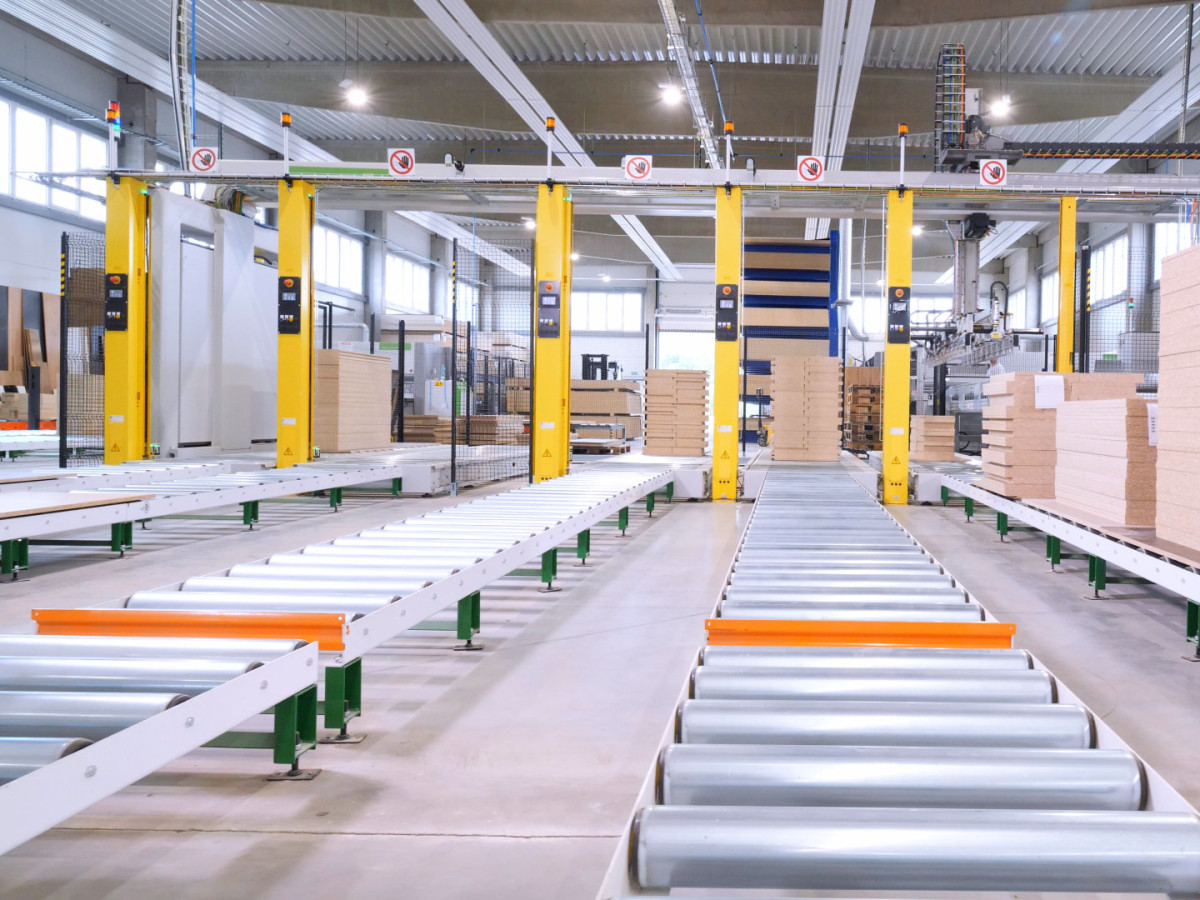 Material flow solutions for the furniture industry | OSTROJ